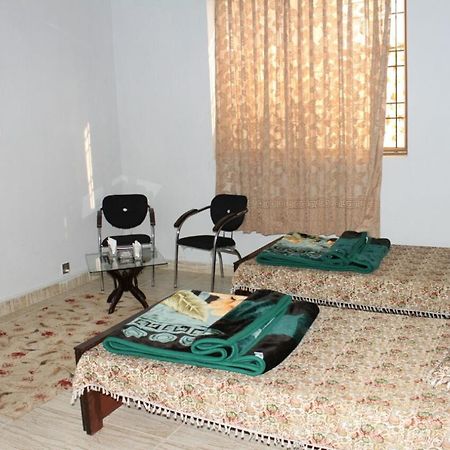 Tulip Guest House Abbottabad Extérieur photo