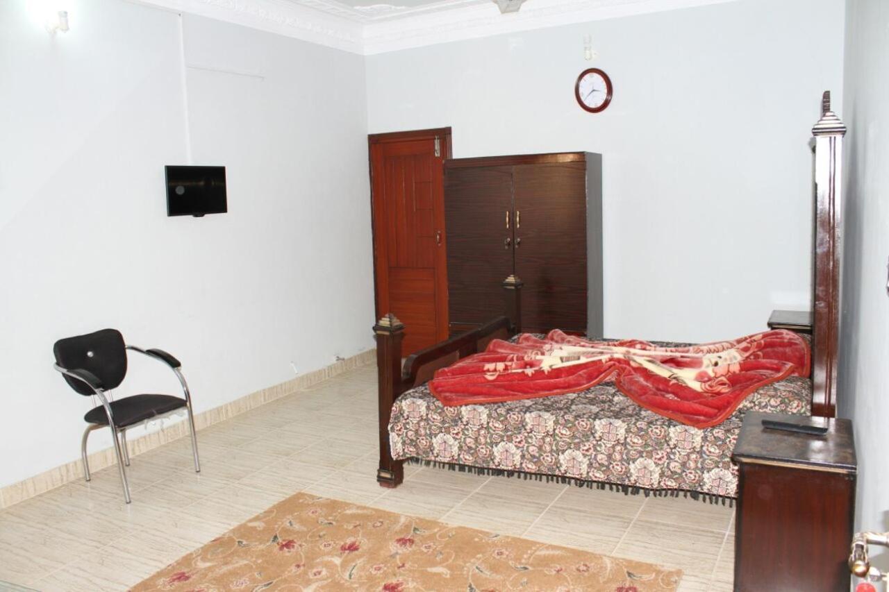 Tulip Guest House Abbottabad Extérieur photo