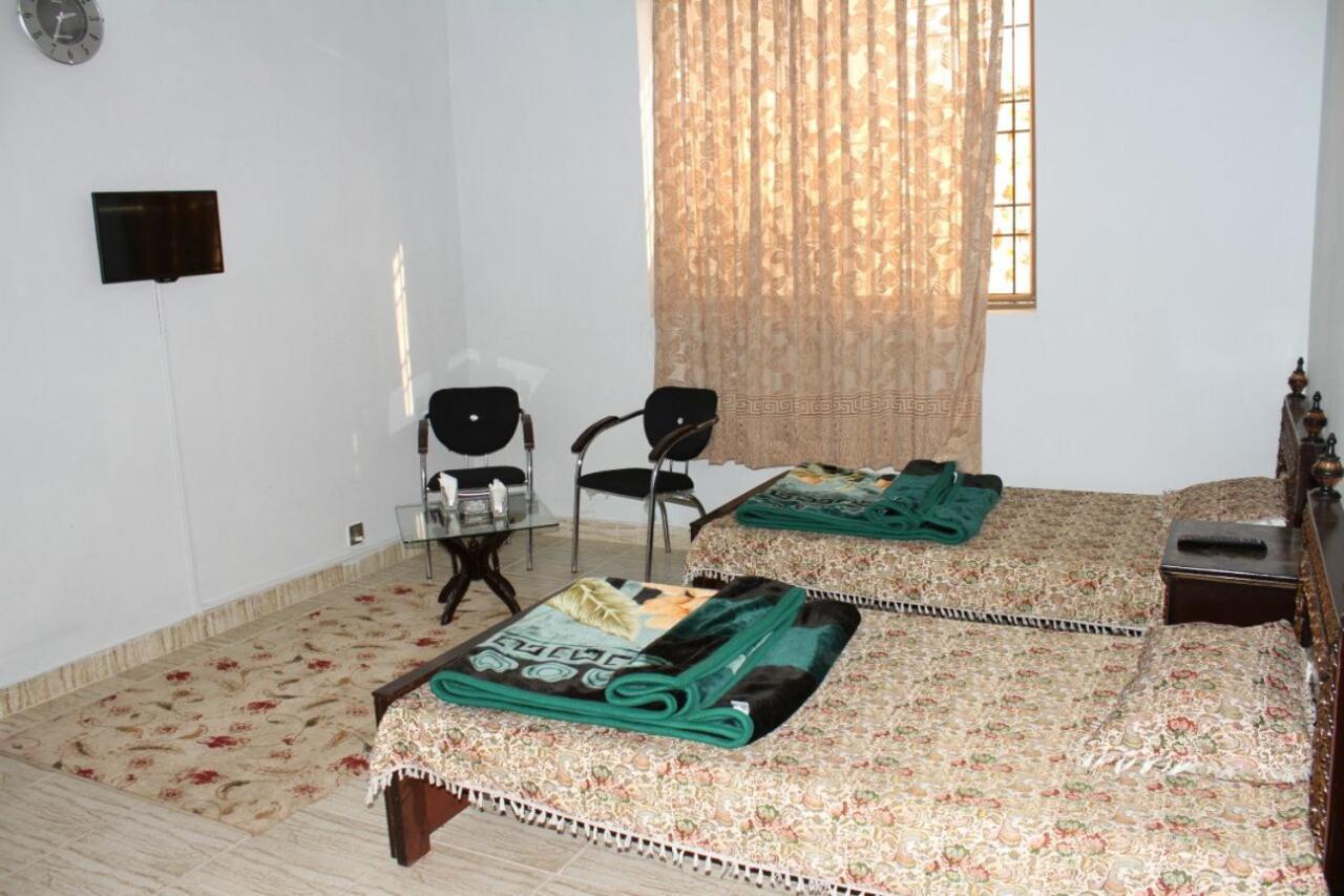 Tulip Guest House Abbottabad Extérieur photo