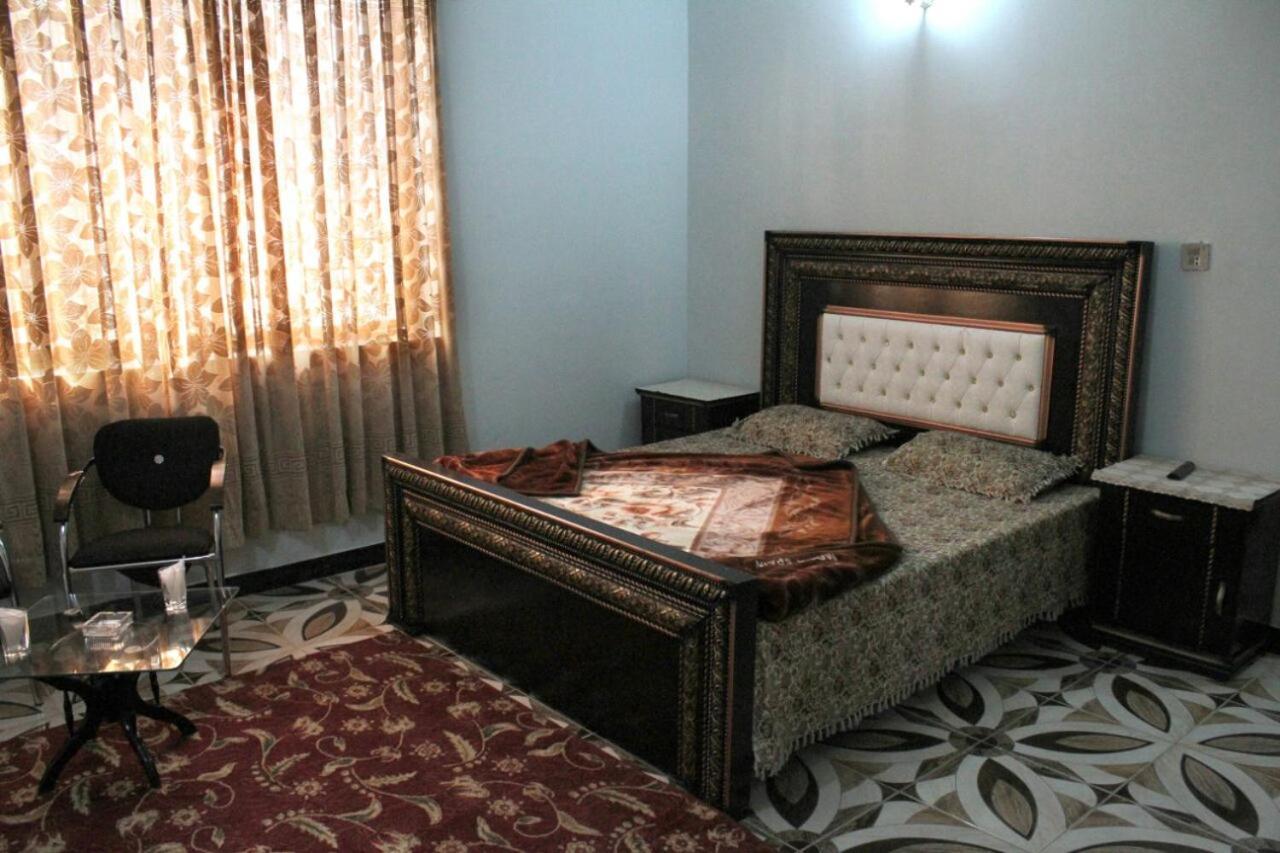Tulip Guest House Abbottabad Extérieur photo